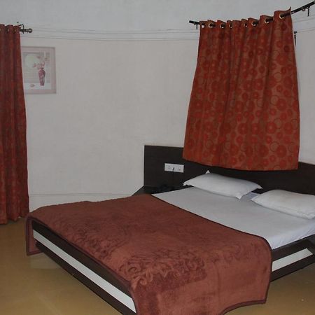 Hotel Tapovan Насик Экстерьер фото