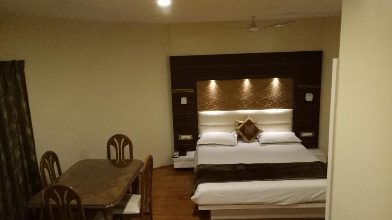 Hotel Tapovan Насик Экстерьер фото