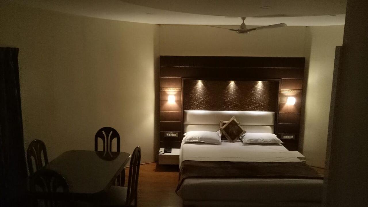 Hotel Tapovan Насик Экстерьер фото